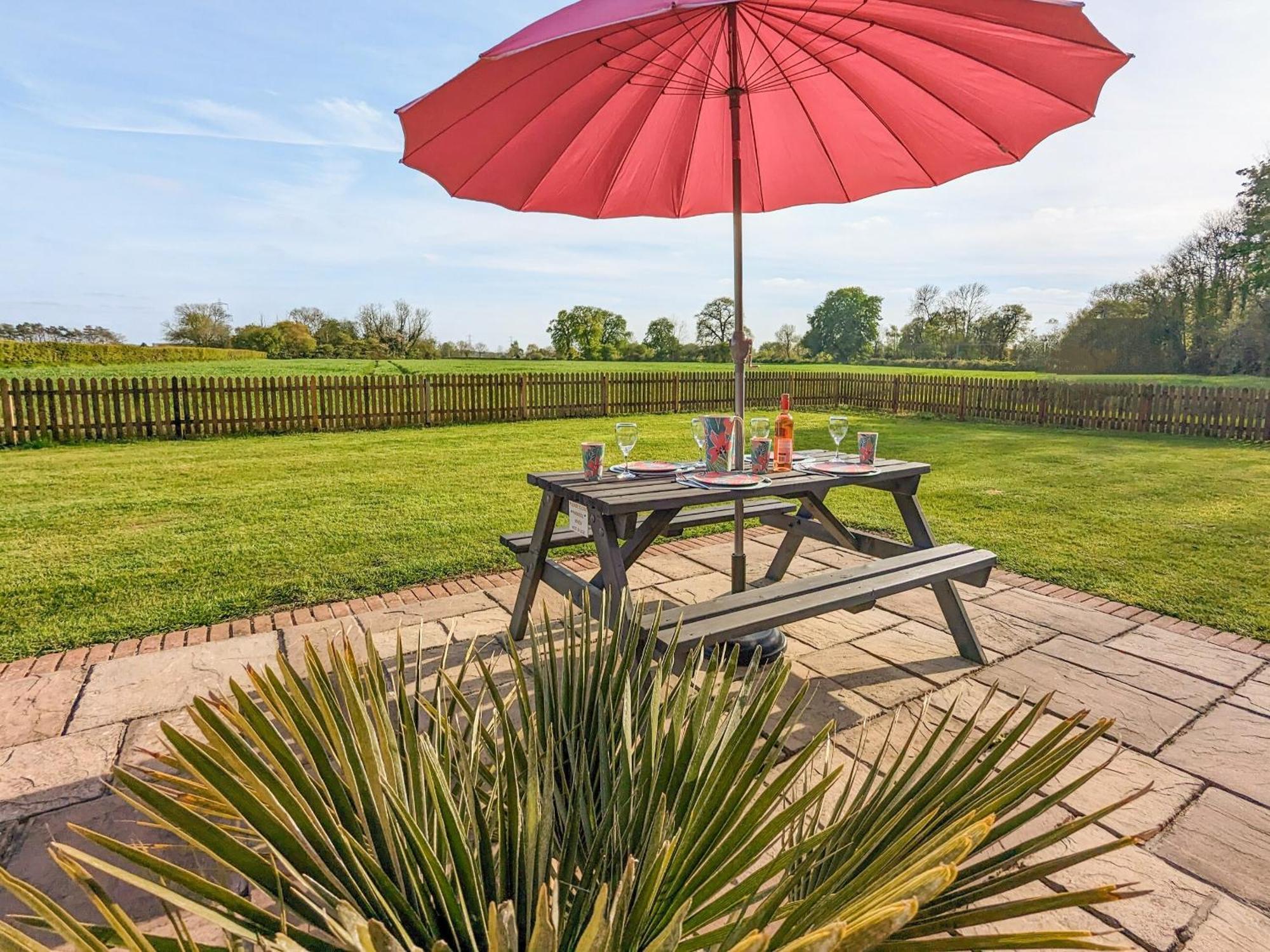 Highgrove Villa Gissing Exterior photo